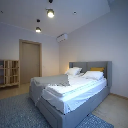Bright 3br In Old Town Ac Control